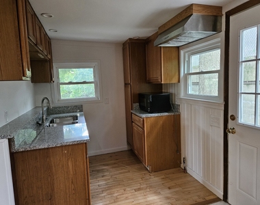 16 Riverview Street - Photo Thumbnail 2