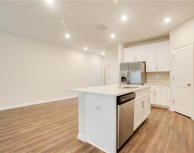 116 Cedar Lane - Photo Thumbnail 6
