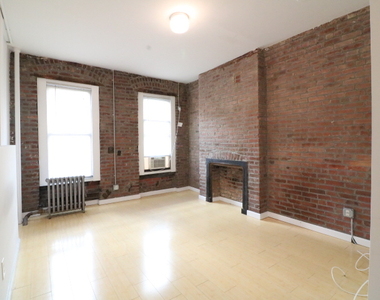441 West 49th Street - Photo Thumbnail 1