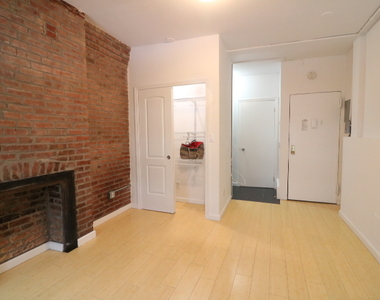 441 West 49th Street - Photo Thumbnail 2