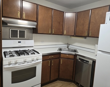 400 E Randolph Street - Photo Thumbnail 2