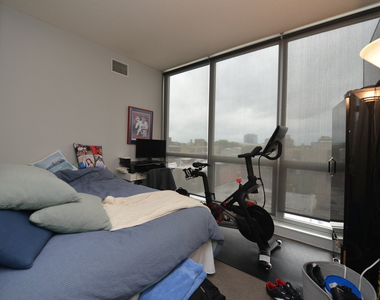 1546 N Orleans Street - Photo Thumbnail 2