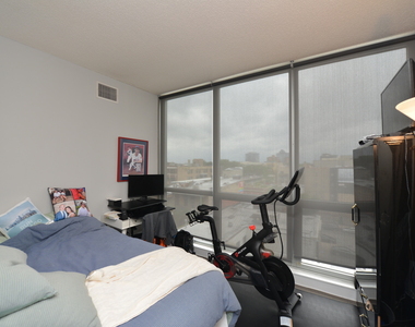 1546 N Orleans Street - Photo Thumbnail 9