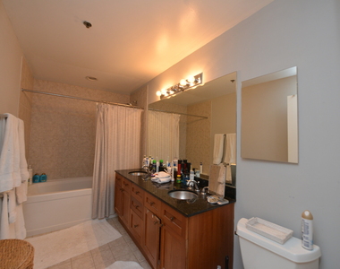 1546 N Orleans Street - Photo Thumbnail 4