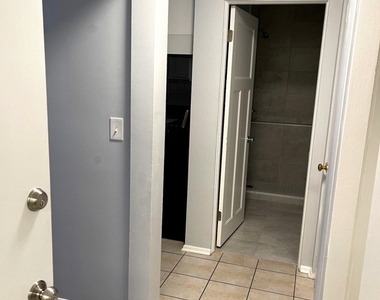 131 S Washington Street - Photo Thumbnail 6