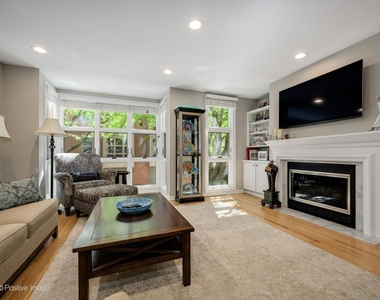 2365 N Wayne Avenue - Photo Thumbnail 3