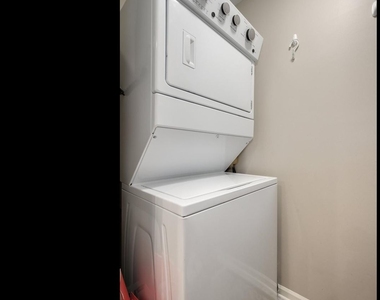 2365 N Wayne Avenue - Photo Thumbnail 15