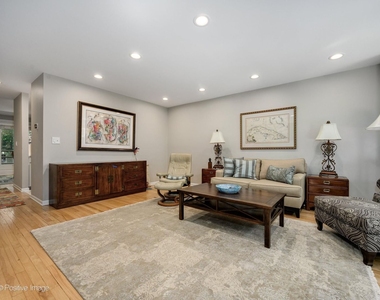 2365 N Wayne Avenue - Photo Thumbnail 4