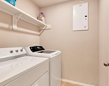 2911 Ashbrook Lane - Photo Thumbnail 16