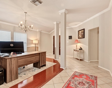 2911 Ashbrook Lane - Photo Thumbnail 5