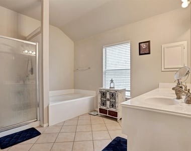 2911 Ashbrook Lane - Photo Thumbnail 13