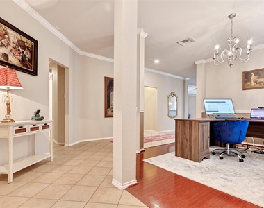 2911 Ashbrook Lane - Photo Thumbnail 3