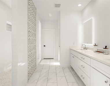 804 Aurora Street - Photo Thumbnail 14