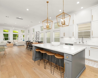 804 Aurora Street - Photo Thumbnail 3