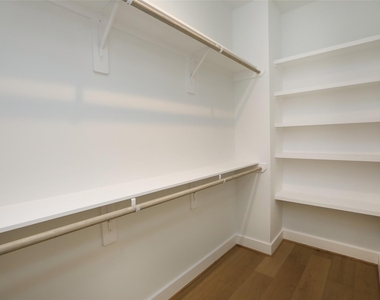 804 Aurora Street - Photo Thumbnail 12