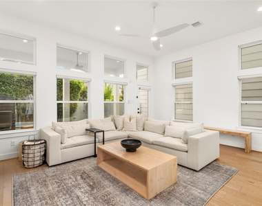 804 Aurora Street - Photo Thumbnail 8
