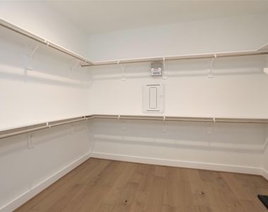 804 Aurora Street - Photo Thumbnail 16