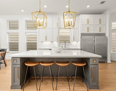 804 Aurora Street - Photo Thumbnail 4