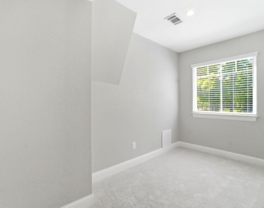 502 Louisa Street - Photo Thumbnail 36