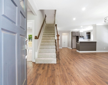 502 Louisa Street - Photo Thumbnail 5