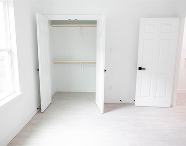 8208 Knox Street - Photo Thumbnail 7