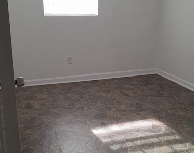 2405 Franklin Street - Photo Thumbnail 2