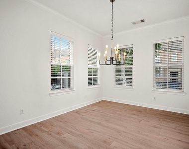 11 History Row - Photo Thumbnail 28