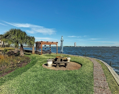 351 Lakeside Lane - Photo Thumbnail 34