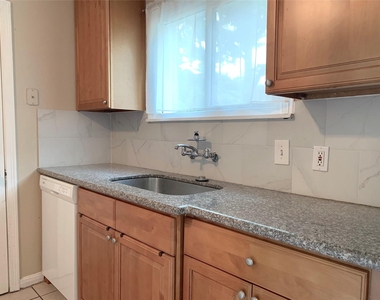 307 Avondale Street - Photo Thumbnail 7