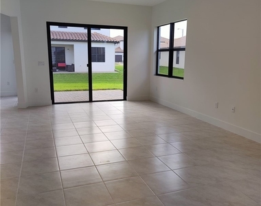 5573 Cobalto Way - Photo Thumbnail 2