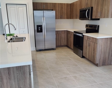 5573 Cobalto Way - Photo Thumbnail 4