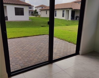 5573 Cobalto Way - Photo Thumbnail 3