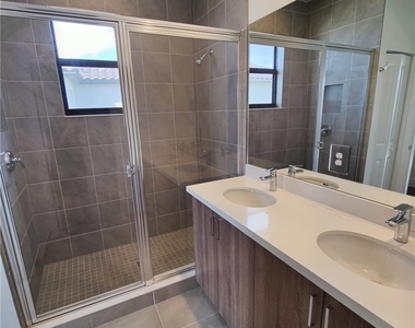 5573 Cobalto Way - Photo Thumbnail 29