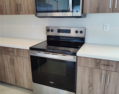 5573 Cobalto Way - Photo Thumbnail 6