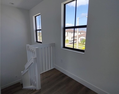 5573 Cobalto Way - Photo Thumbnail 17