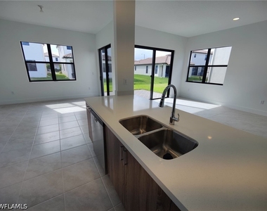 5573 Cobalto Way - Photo Thumbnail 8