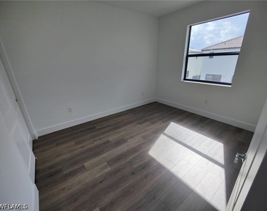 5573 Cobalto Way - Photo Thumbnail 20