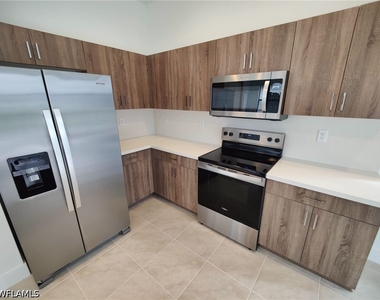 5573 Cobalto Way - Photo Thumbnail 7