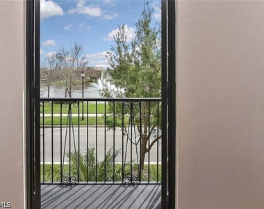 11890 Paseo Grande Boulevard - Photo Thumbnail 8