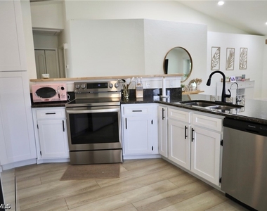 6123 Montego Bay Loop - Photo Thumbnail 9