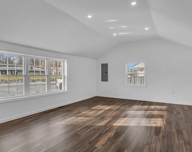 297 Elm - Photo Thumbnail 6