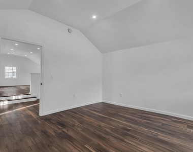 297 Elm - Photo Thumbnail 12