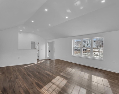 297 Elm - Photo Thumbnail 8