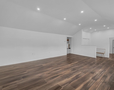 297 Elm - Photo Thumbnail 9