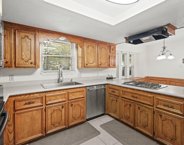 12903 Wincrest Court - Photo Thumbnail 9