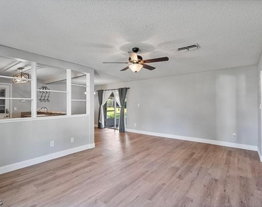 5556 Memorial Drive - Photo Thumbnail 4