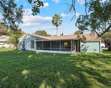 5556 Memorial Drive - Photo Thumbnail 8