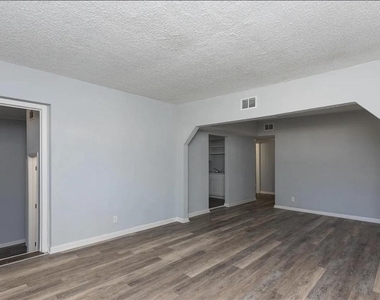 1539 Union St - Photo Thumbnail 7