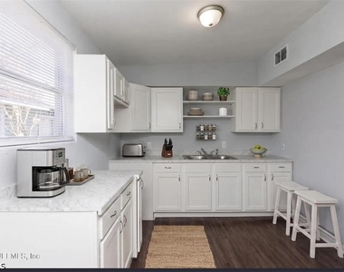 1539 Union St - Photo Thumbnail 3