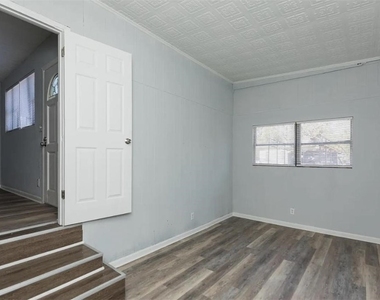 1539 Union St - Photo Thumbnail 6